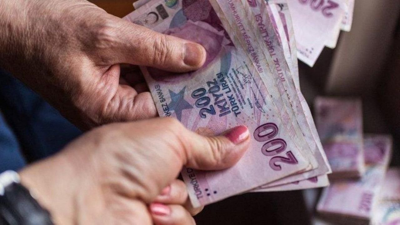 Ek zam bekleyen binlerce memur ve emeklinin gözleri Meclis’ten gelecek kararda