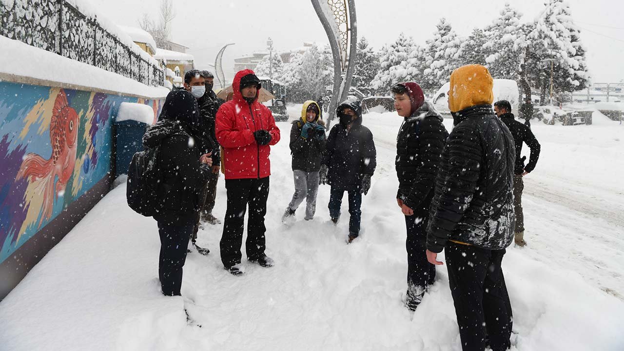 Artvin’de yoğun kar sebebiyle okullar tatil edildi