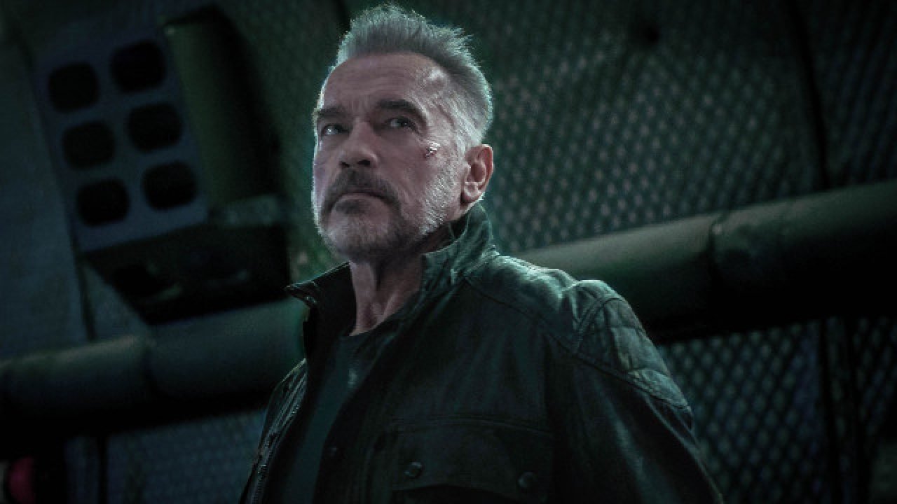 Ünlü oyuncu Arnold Schwarzenegger trafik kazası geçirdi