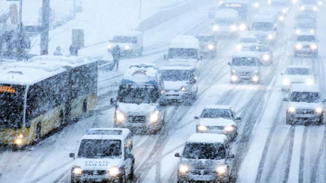 İstanbul'da Özel Araçların trafiğe çıkışı 13:00'a kadar yasaklandı...