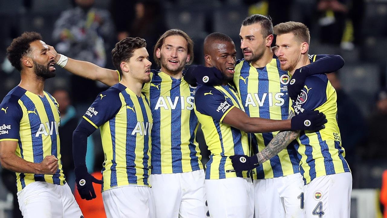 Fenerbahçe’de Mesut Özil ve Kovid faciası