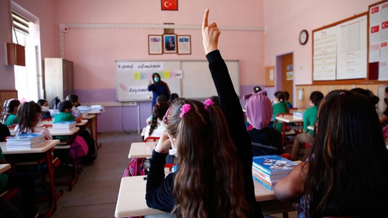 MEB Bakanı Özer açıkladı yarıyıl tatili uzayacak mı?