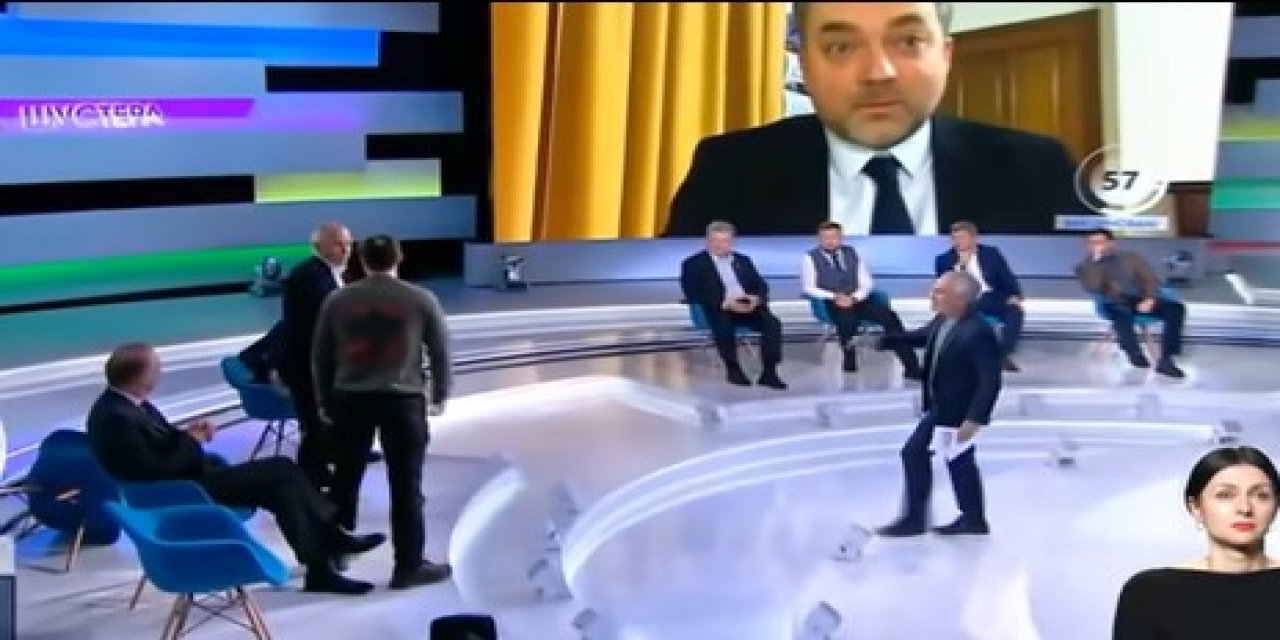 Canlı yayında kavga çıktı: Milletvekilini dövdü