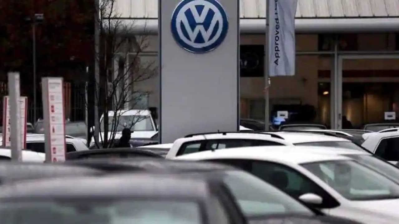 VW, Ukrayna'da Üretilen Parça Eksikliği Nedeniyle İki Alman Fabrikasında Üretimi Durduracak