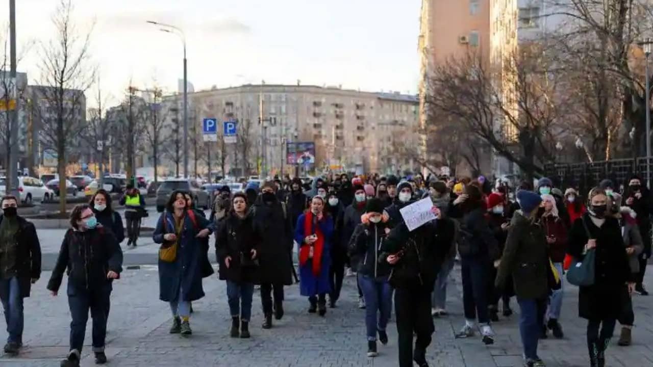 Rusya'daki Savaş Karşıtı Protestolarda 2000'den Fazla Kişi Gözaltına Alındı