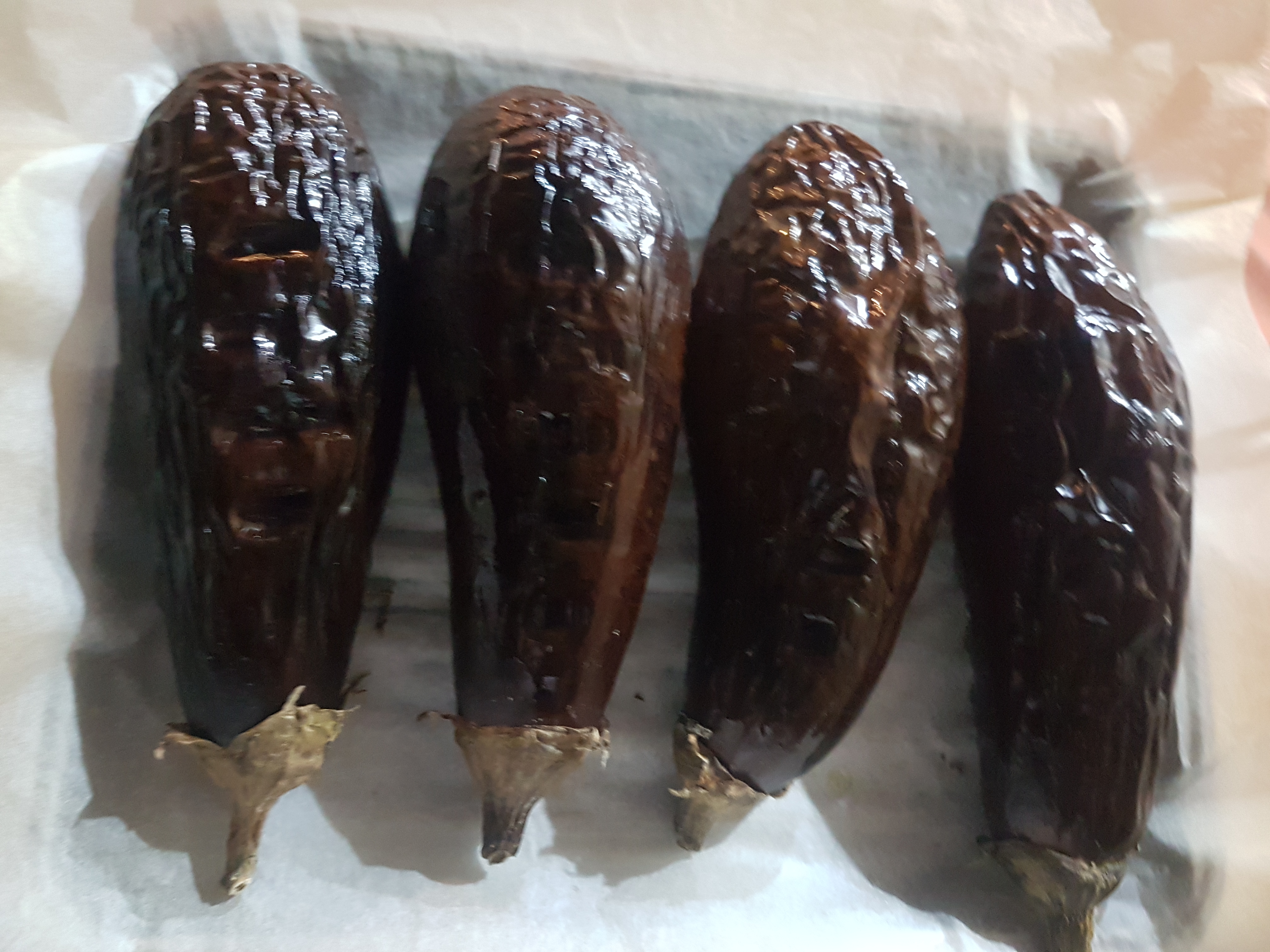 Ateş yakmadan da lezzetli patlıcan közlemenin püf noktası