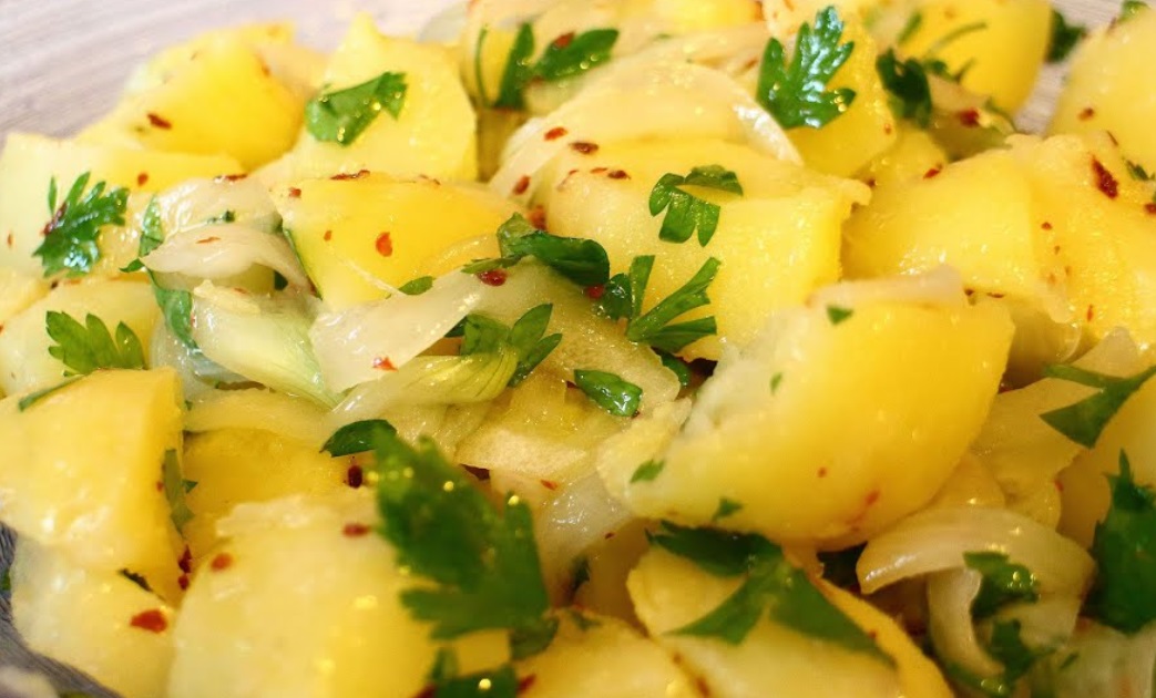 Patates salatasını yaparken bunu deneyin çok daha lezzetli olmasını sağlıyor