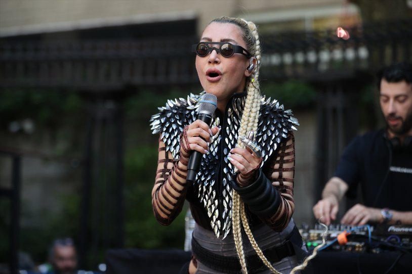 Hande Yener ABD'deki turnesi kapsamında fırtına gibi esiyor