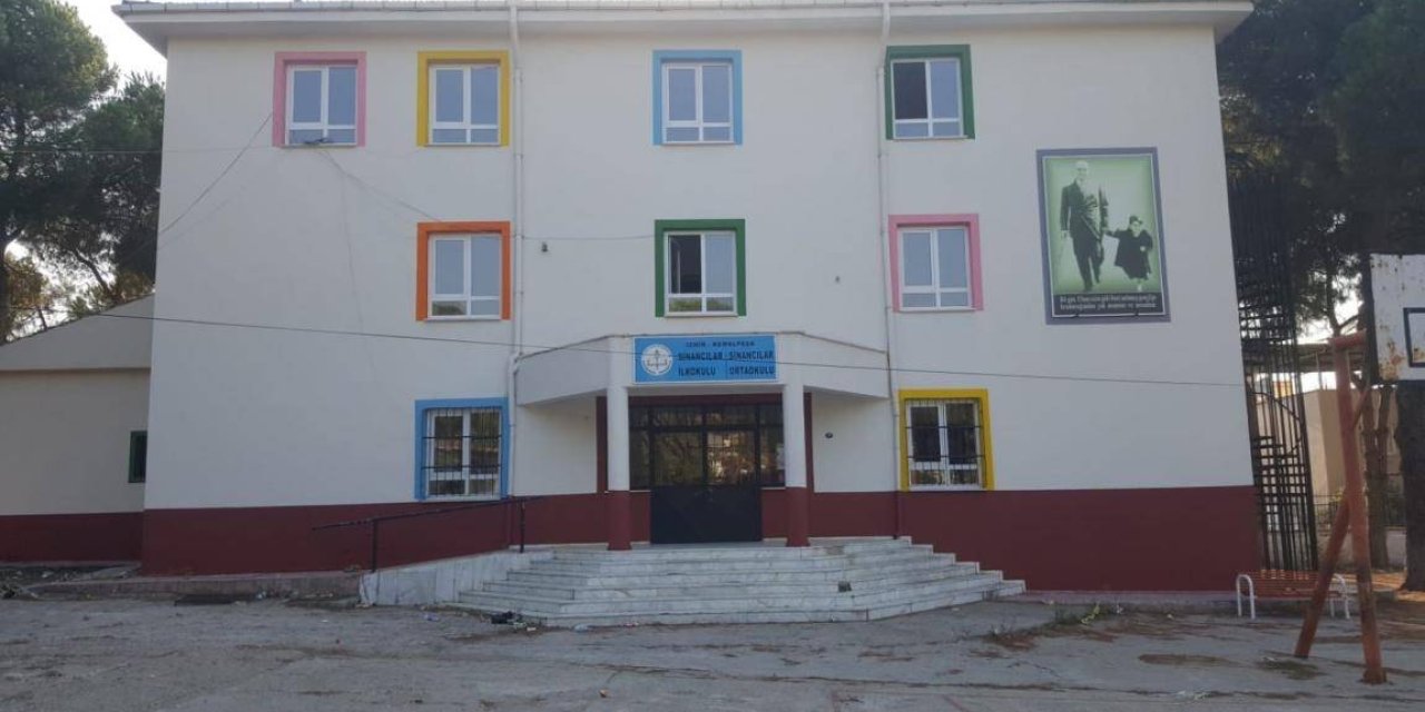 Kemalpaşa’daki Öğretmenin İzin Tartışması Büyüyor! Eğitim İş’ten Sert Yanıt!