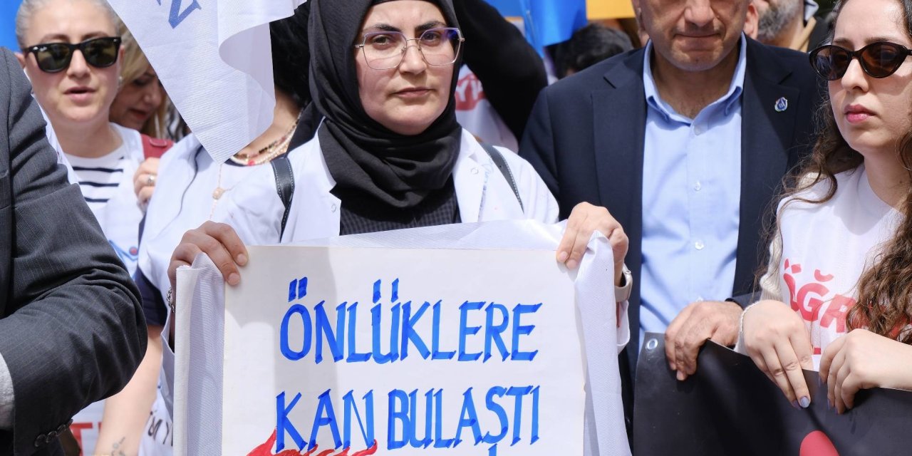 Okulda Önlüklere Kan Bulaştı!