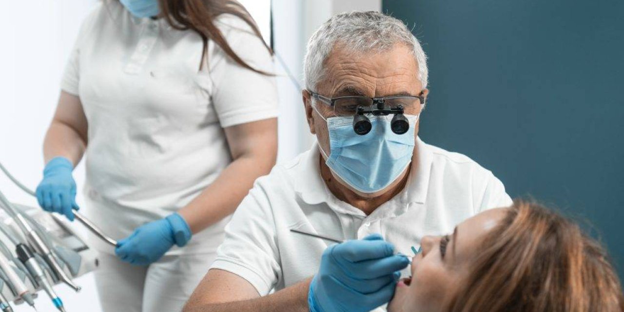 Diş Hekimliğinde Uzmanlık Çıkmazı: “Kadro Bekliyoruz, Uzmanlık Artık Sığınak Değil!”