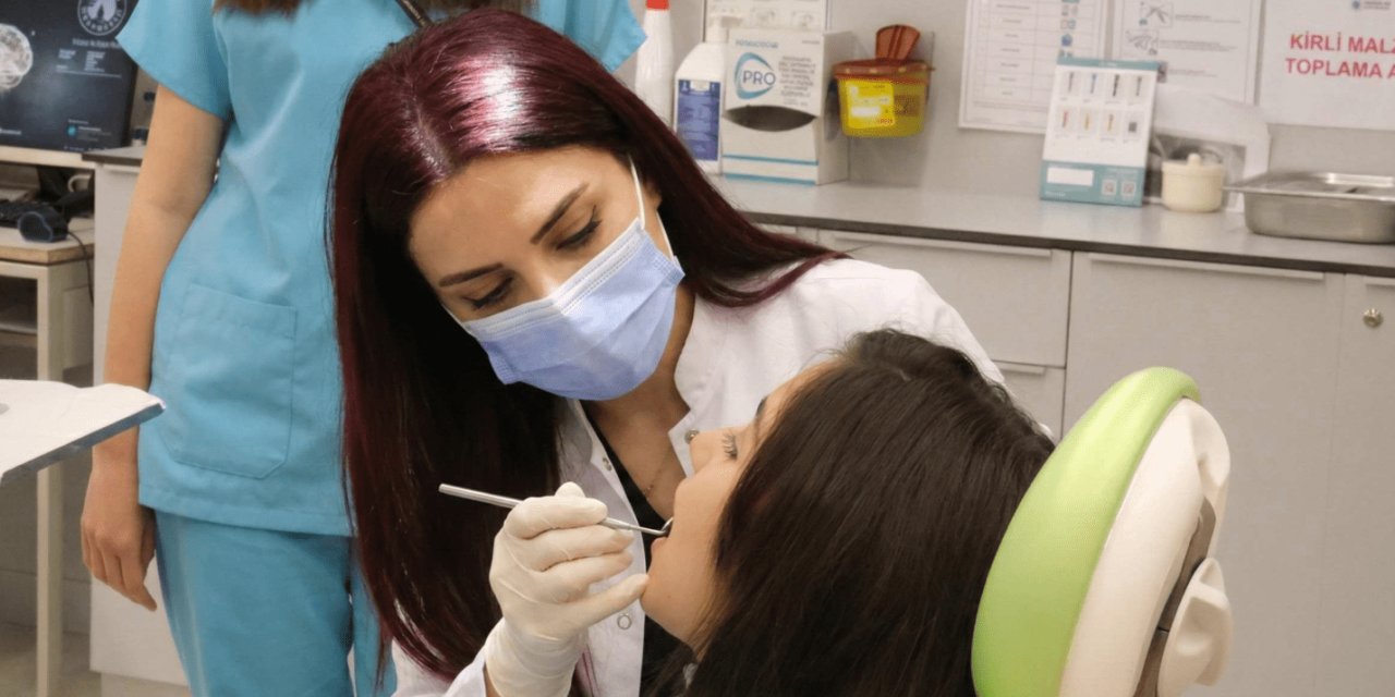 Diş hekimliğinde eğitim anlayışı değişiyor: Vaka çeşitliliği ve yapay zekâ öne çıkıyor
