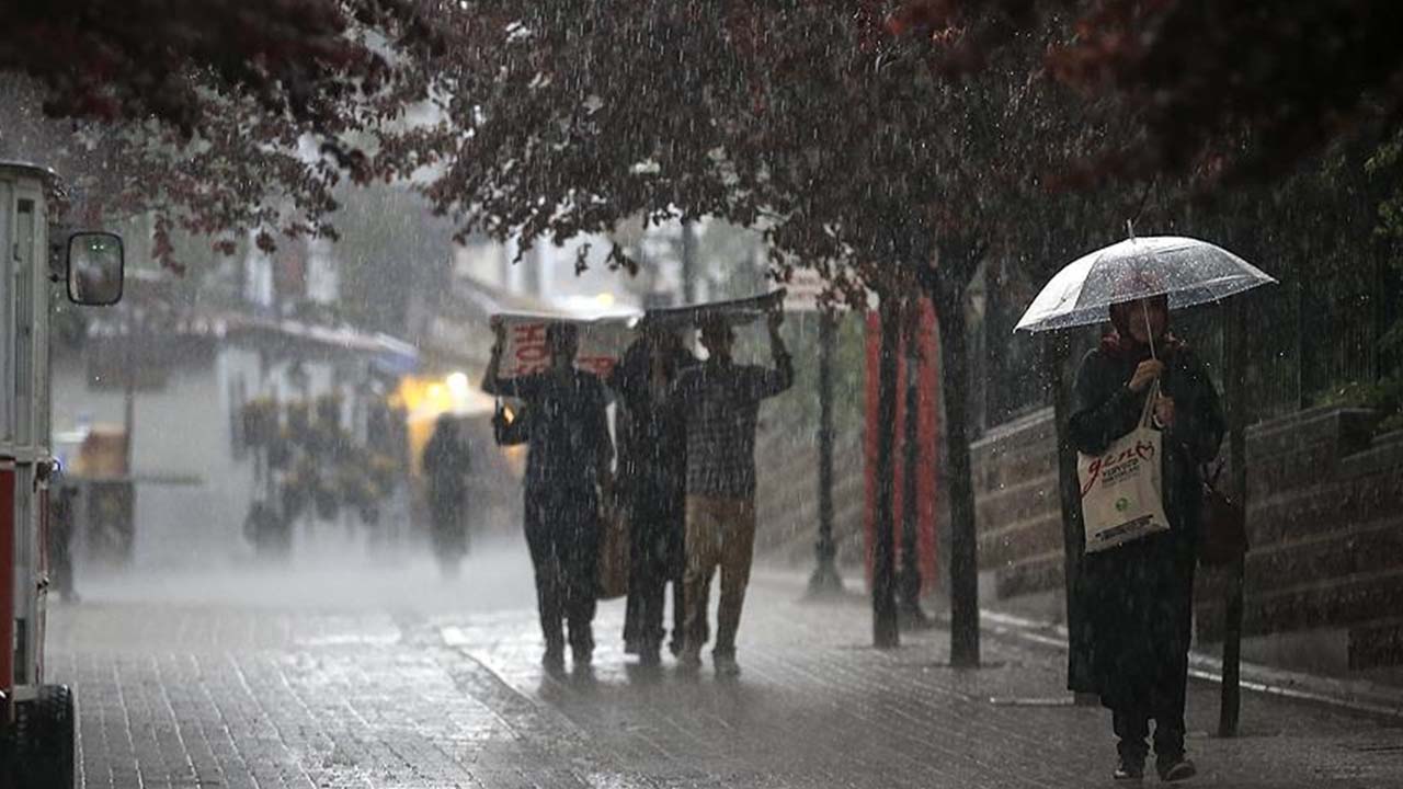 Meteoroloji Uyarı Yaptı! Sağanak yağmur geliyor sakın dışarı çıkmayın.