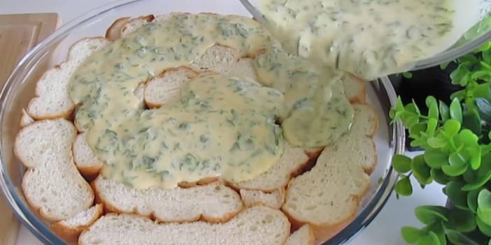 Bayat ekmekten sadece 5 dakikada 1 tepsi börek yapmak ister misiniz? İşte tarifi