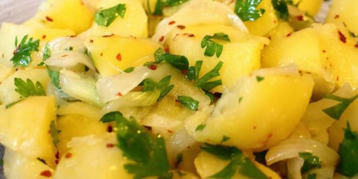 Patates salatasını yaparken bunu deneyin çok daha lezzetli olmasını sağlıyor