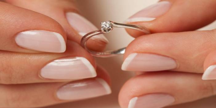 Gelin Adayları İçin En Güzel Oje Renkleri