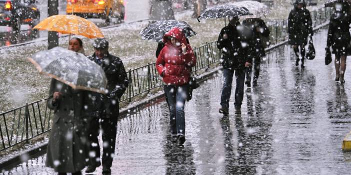 Metoroloji'den son dakika duyurusu bugün dışarı çıkamayacaksınız Tüm gün hava yağışlı olacak!!